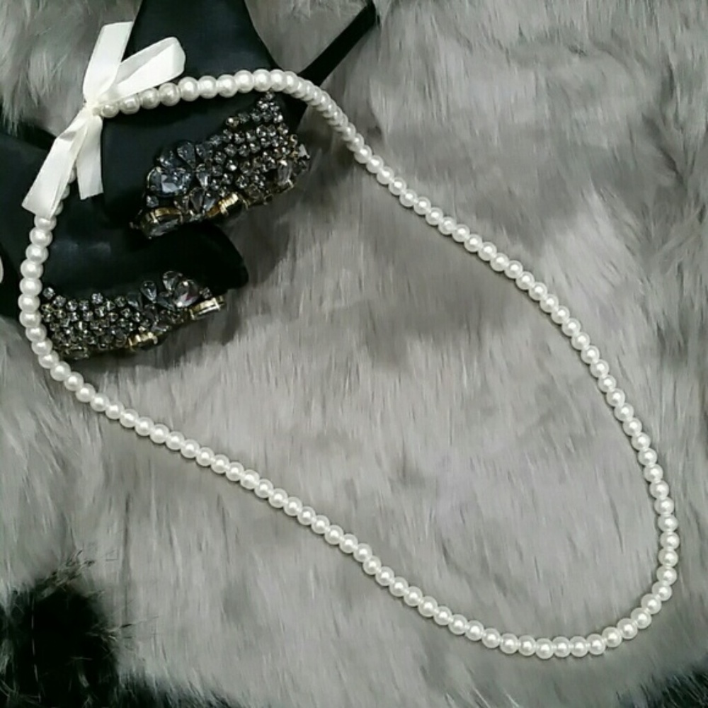GLAMOROUS STRAND OF PEARLS - Picture 2 of 3